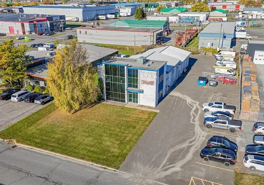 Bâtiment Industriel à vendre - 2420 Rue Sigouin, Drummondville, J2C5Z4