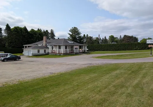 Propriété commerciale à vendre - 890 Rue Notre-Dame E., Trois-Rivières, G8T 4J3