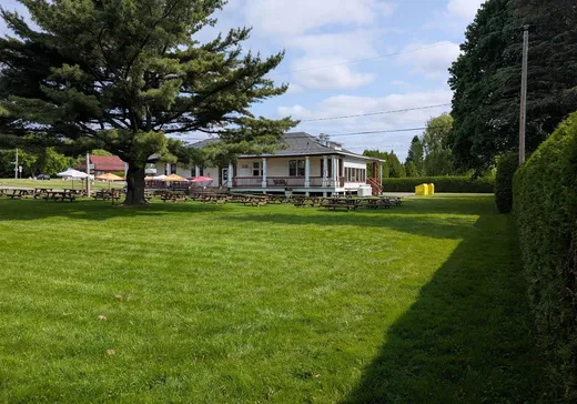 Propriété commerciale à vendre - 890 Rue Notre-Dame E., Trois-Rivières, G8T 4J3