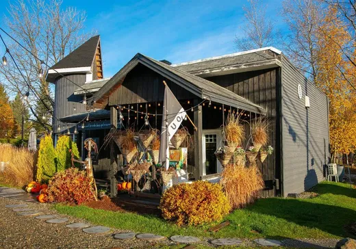 Commercial Property for Sale - 439 Rue Principale, Eastman, J0E 1P0