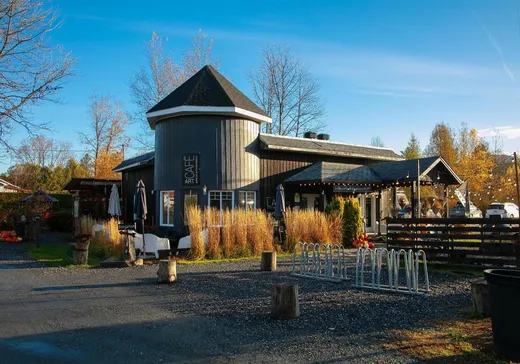 Commercial Property for Sale - 439 Rue Principale, Eastman, J0E 1P0