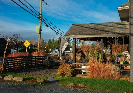 Commercial Property for Sale - 439 Rue Principale, Eastman, J0E 1P0