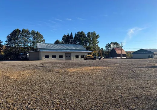 Industrial Building for Sale - 620 Rue de l'Aéroport, Mont-Tremblant, J0T 1H0