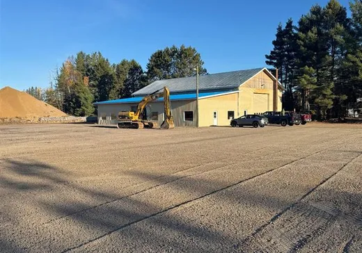 Industrial Building for Sale - 620 Rue de l'Aéroport, Mont-Tremblant, J0T 1H0