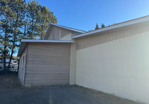 Industrial Building for Sale - 620 Rue de l'Aéroport, Mont-Tremblant, J0T 1H0