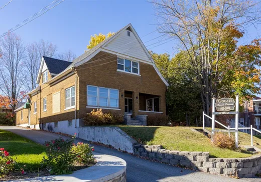 Propriété commerciale à vendre - 1011-1013 Rue Belvédère S., Les Nations, J1H4C6