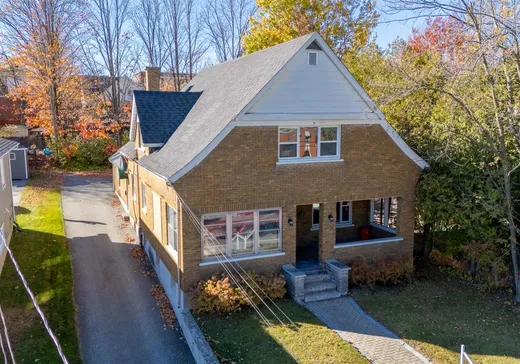 Propriété commerciale à vendre - 1011-1013 Rue Belvédère S., Les Nations, J1H 4C6