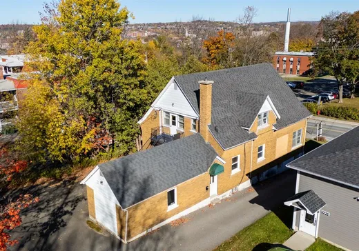 Propriété commerciale à vendre - 1011-1013 Rue Belvédère S., Les Nations, J1H 4C6