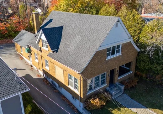 Propriété commerciale à vendre - 1011-1013 Rue Belvédère S., Les Nations, J1H 4C6