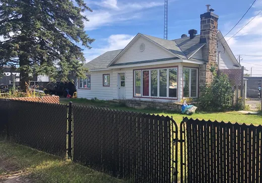 Propriété commerciale à vendre - 2 Ch. de la Côte-St-Louis O., Blainville, J7C 1B5