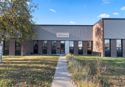 Propriété commerciale à vendre - 646 Boul. Guimond, Longueuil, J4G 1P8