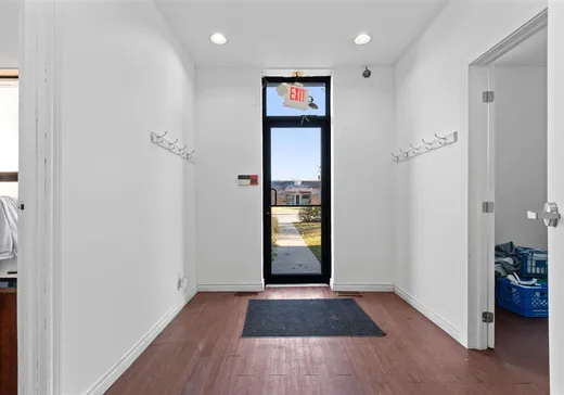 Propriété commerciale à vendre - 646 Boul. Guimond, Longueuil, J4G 1P8