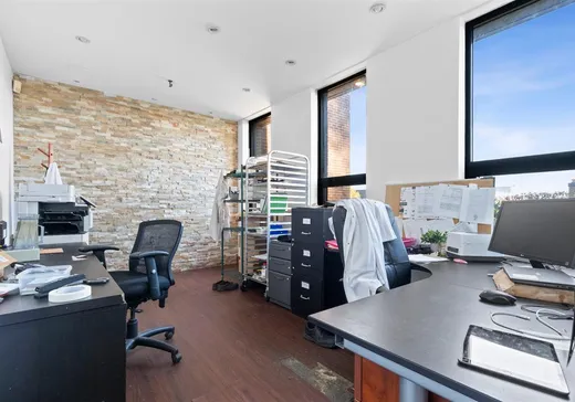 Propriété commerciale à vendre - 646 Boul. Guimond, Longueuil, J4G 1P8