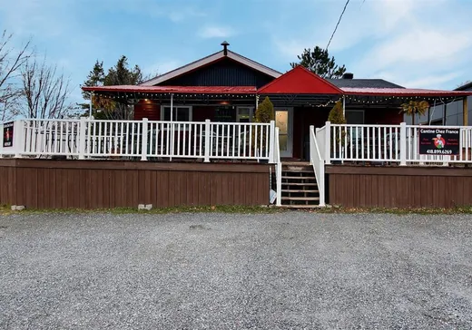 Propriété commerciale à vendre - 2383 Rue Commerciale S., Témiscouata-sur-le-Lac, G0L 1X0
