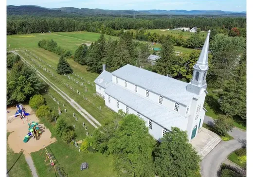 Propriété commerciale à vendre - 84 Rue Principale, Sainte-Christine-d'Auvergne, G0A1A0