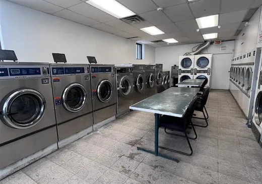 Propriété commerciale à vendre - 8081 Av. André-Ampère, Montréal (Centreville), H1E 3G9