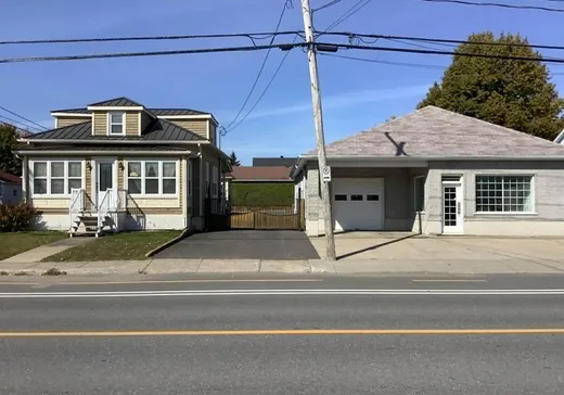Propriété commerciale à vendre - 775-775B Boul. St-Charles, Drummondville, J2C4Y7