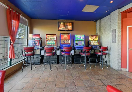 Propriété commerciale à vendre - 211 Boul. Maloney E., App. 6, Gatineau, J8P 3V9