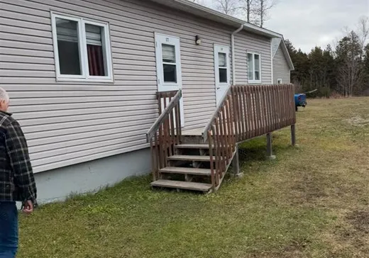 Commercial Property for Sale - 4 Rue du Métropole, Matane, G0J 3E0