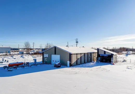 Bâtiment Industriel à vendre - 200 Du Parc-Industriel, Saint-Marc-des-Carrières, G0A4B0