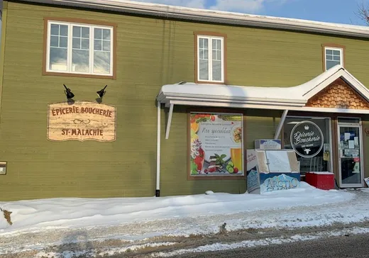 Propriété commerciale à vendre - 1231Z Av. Principale, St-Malachie, G0R 3N0