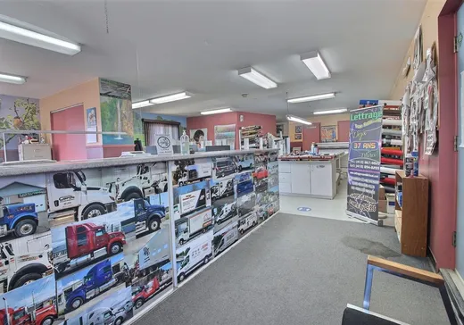 Commercial Property for Sale - 42 Boul. Cartier, App. A, Lac-Sergent, G5R 3Y7