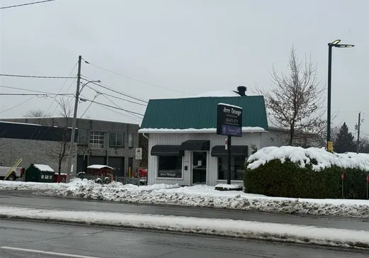 Propriété commerciale à vendre - 2020 Boul. du Curé-Labelle, Saint-Jérôme, J7Y 1S4