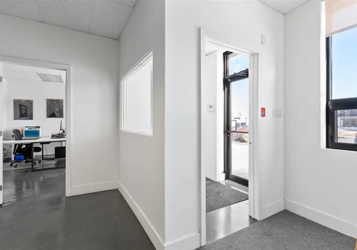 Propriété commerciale à vendre - 644 Boul. Guimond, Longueuil, J4G 1P8