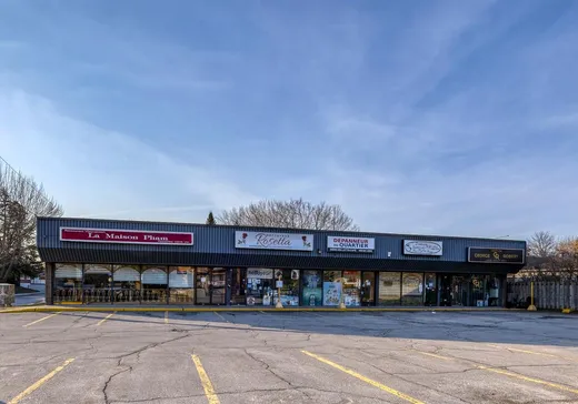 Propriété commerciale à vendre - 570-610 Boul. Cartier O., Laval (Chomedey), H7V3X4