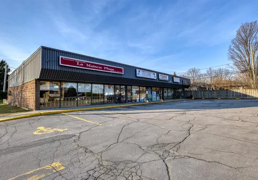 Propriété commerciale à vendre - 570-610 Boul. Cartier O., Laval (Chomedey), H7V 3X4