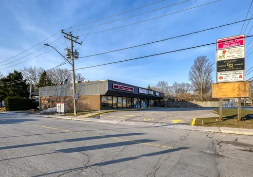 Propriété commerciale à vendre - 570-610 Boul. Cartier O., Laval (Chomedey), H7V 3X4