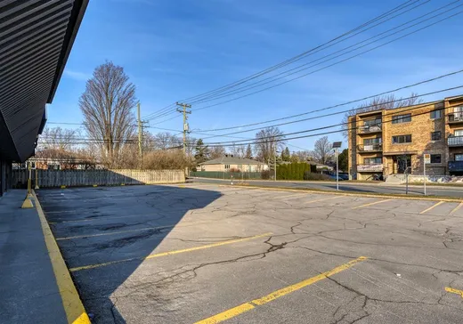 Propriété commerciale à vendre - 570-610 Boul. Cartier O., Laval (Chomedey), H7V 3X4