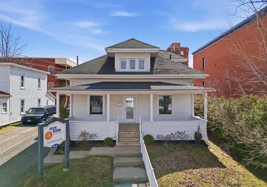 Commercial Property for Sale - 80 Rue Sherbrooke, Magog, J1X 2R4