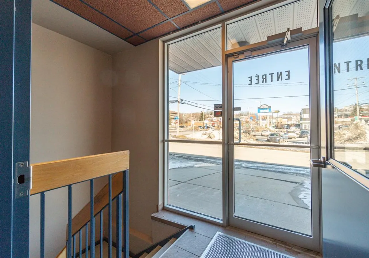 786 Rue King E. — photo 2