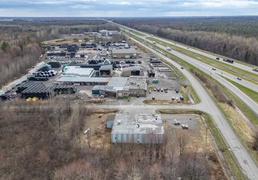 Industrial Building for Sale - 10 Av. Desrosiers, Saint-Louis-de-Blandford, G0Z 1B0