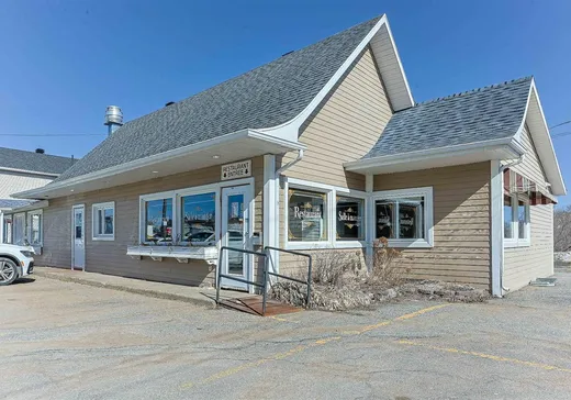 Propriété commerciale à vendre - 390-392 Route 153, Herouxville, G0X3H0