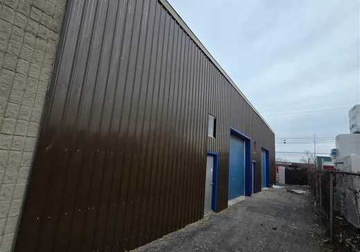 Bâtiment Industriel à vendre - 8223-8225 Rue Lafrenaie, Montréal (Saint-Léonard), H1P 2B1