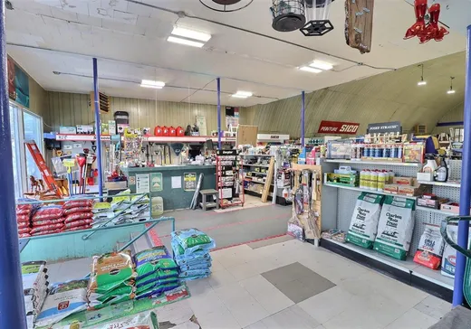 Propriété commerciale à vendre - 251 Boul. Bégin, St-Pacome, G0L3X0