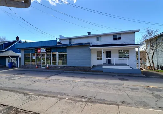 Propriété commerciale à vendre - 251 Boul. Bégin, St-Pacome, G0L 3X0