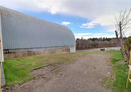 Propriété commerciale à vendre - 251 Boul. Bégin, St-Pacome, G0L 3X0