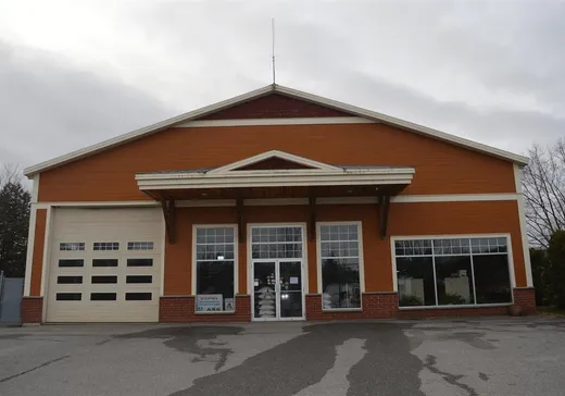 Propriété commerciale à vendre - 337 Rue Principale, Mansonville, J0E 1X0