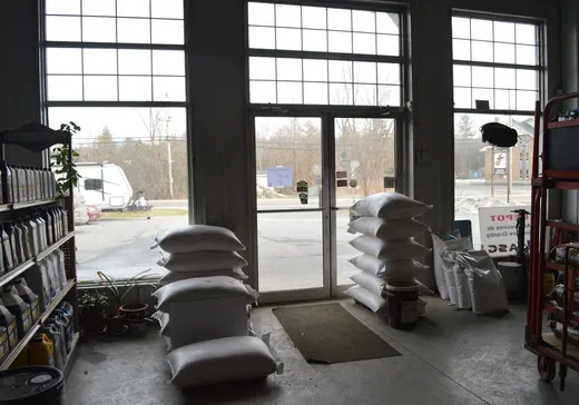 Propriété commerciale à vendre - 337 Rue Principale, Mansonville, J0E 1X0