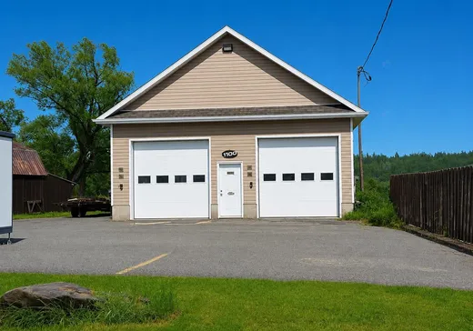 Propriété commerciale à vendre - 1100 Rue St-Désiré, Black-Lake, G6H1M7
