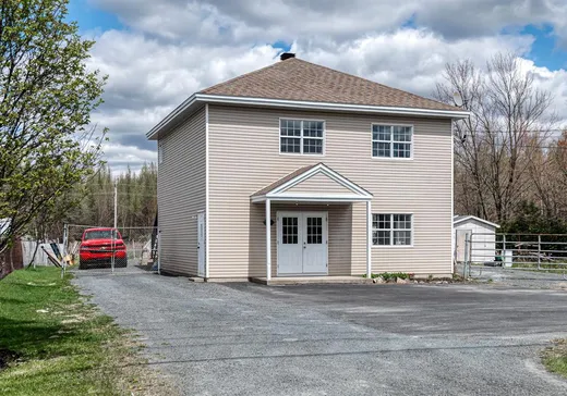 Propriété commerciale à vendre - 5760-5760B Boul. St-Joseph, St-Nicephore, J2A3V9