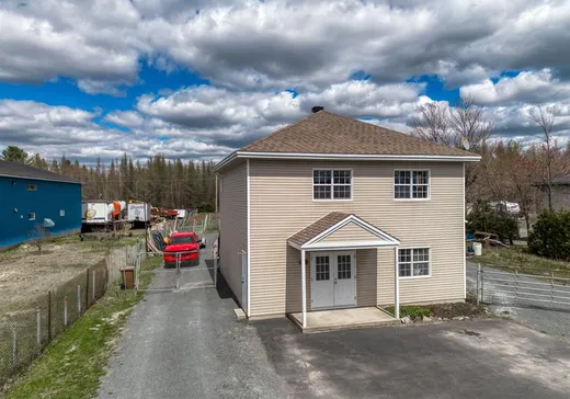 Propriété commerciale à vendre - 5760-5760B Boul. St-Joseph, St-Nicephore, J2A 3V9