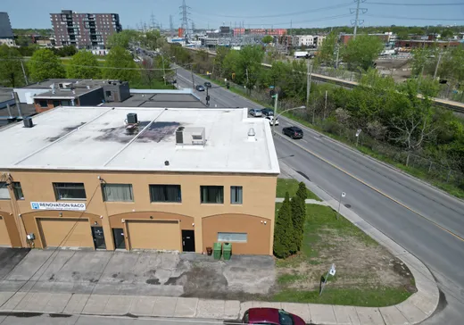 Bâtiment Industriel à vendre - 3905 Boul. Industriel, Montréal (Nord), H1H 2X2