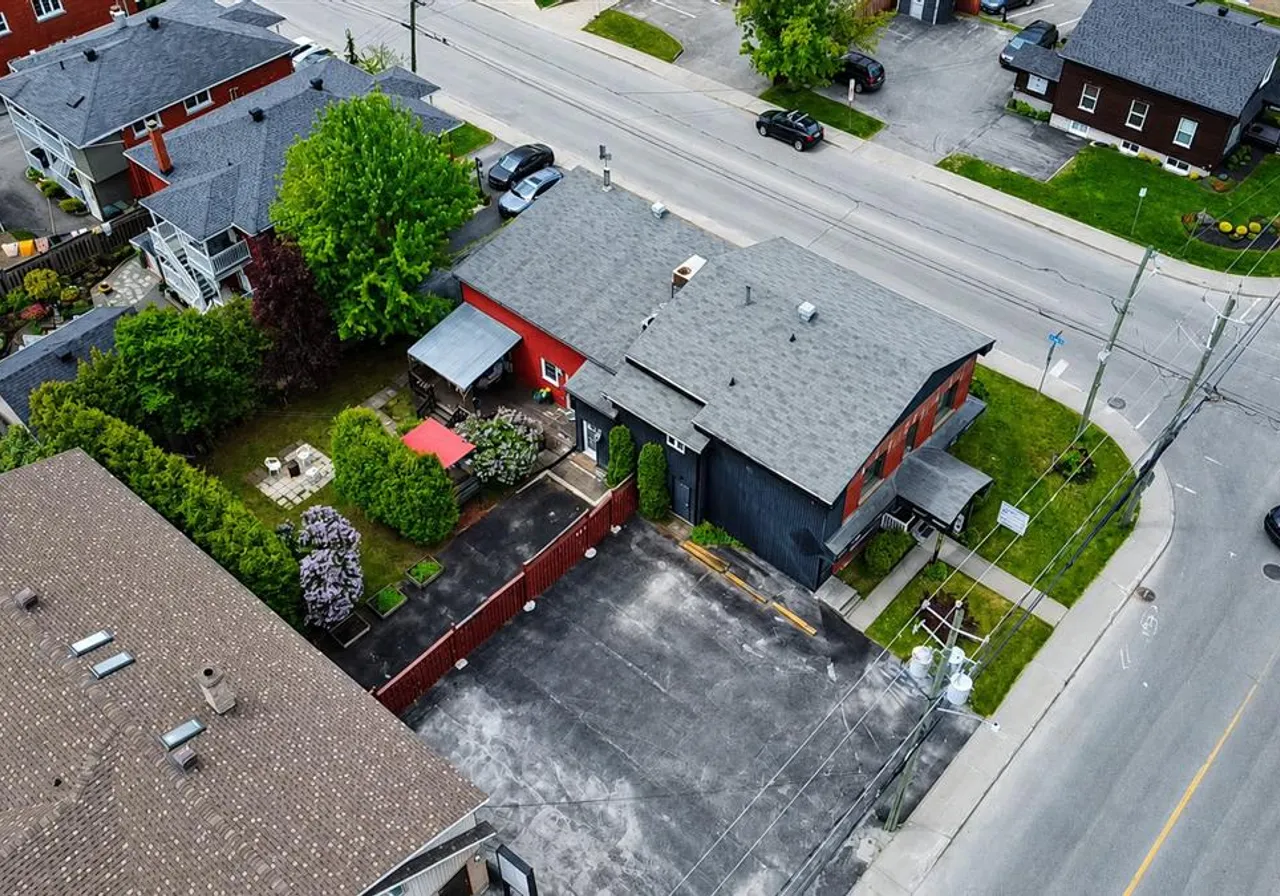 602-604 Rue du Conseil — photo 1