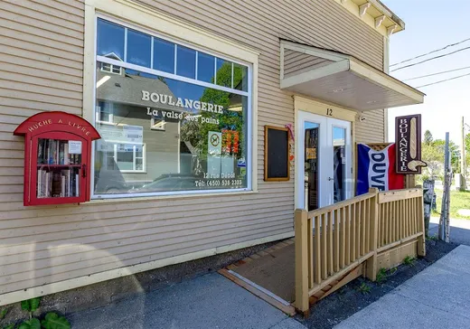 Commercial Property for Sale - 12 Rue du Dépôt, Sutton, J0E 2K0