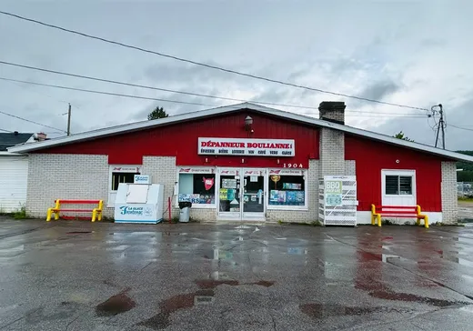 Propriété commerciale à vendre - 1904 Boul. Ducharme, La Tuque, G9X 4S2