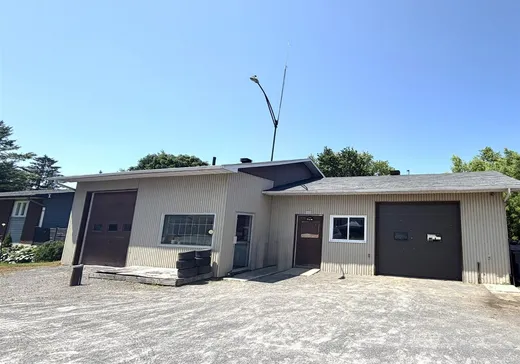 Propriété commerciale à vendre - 1985 Boul. du Bord-de-l'Eau, Salaberry-de-Valleyfield, J6S 6E6